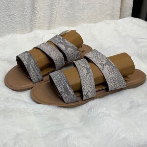 Universal Thread Tan and Gray Snakeskin Sandals